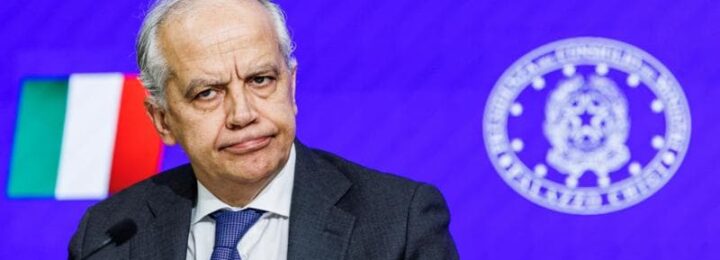 Matteo Piantedosi durante una conferenza stampa