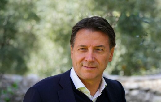Giuseppe Conte durante un evento politico