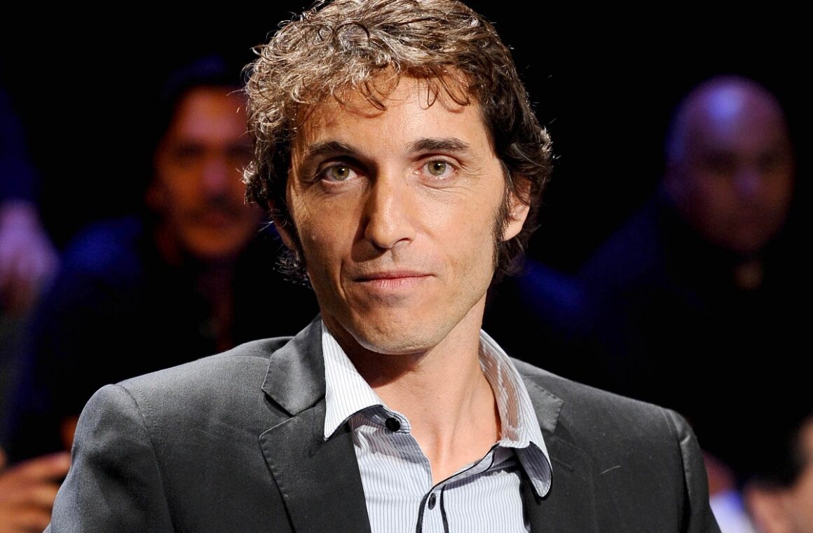 Giuseppe Cruciani durante una trasmissione tv sportiva