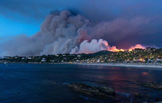Incendi in Francia: evacuazioni e rischi per caldo e vento