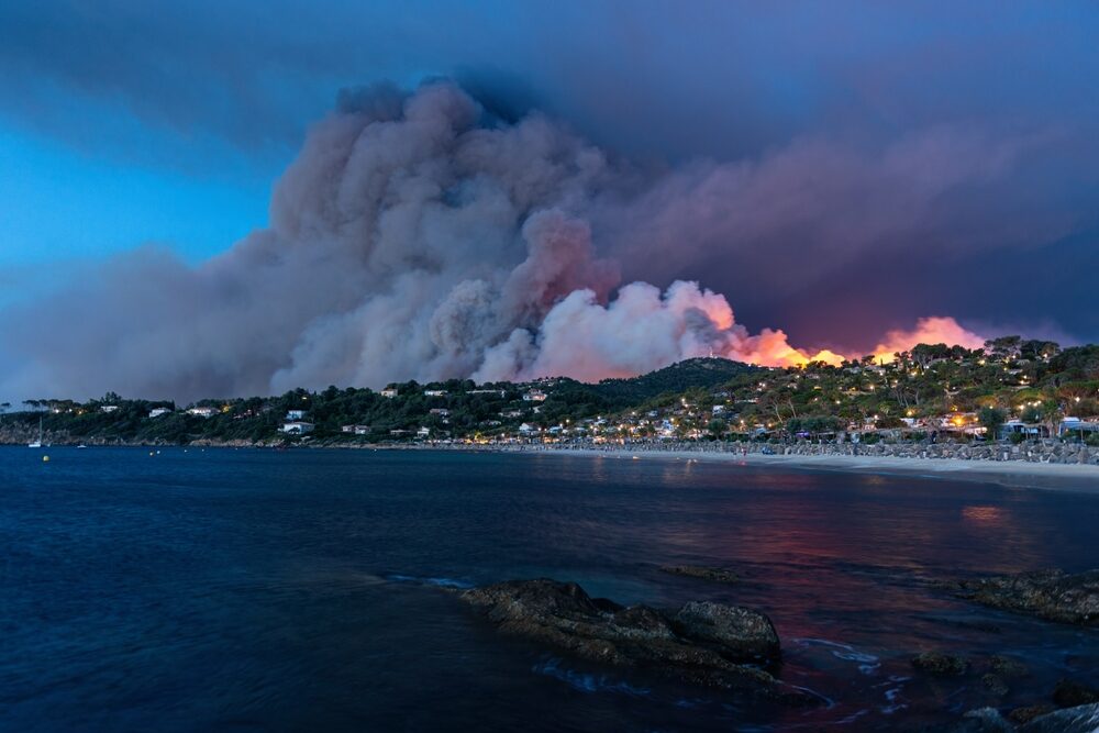 Incendi in Francia: evacuazioni e rischi per caldo e vento