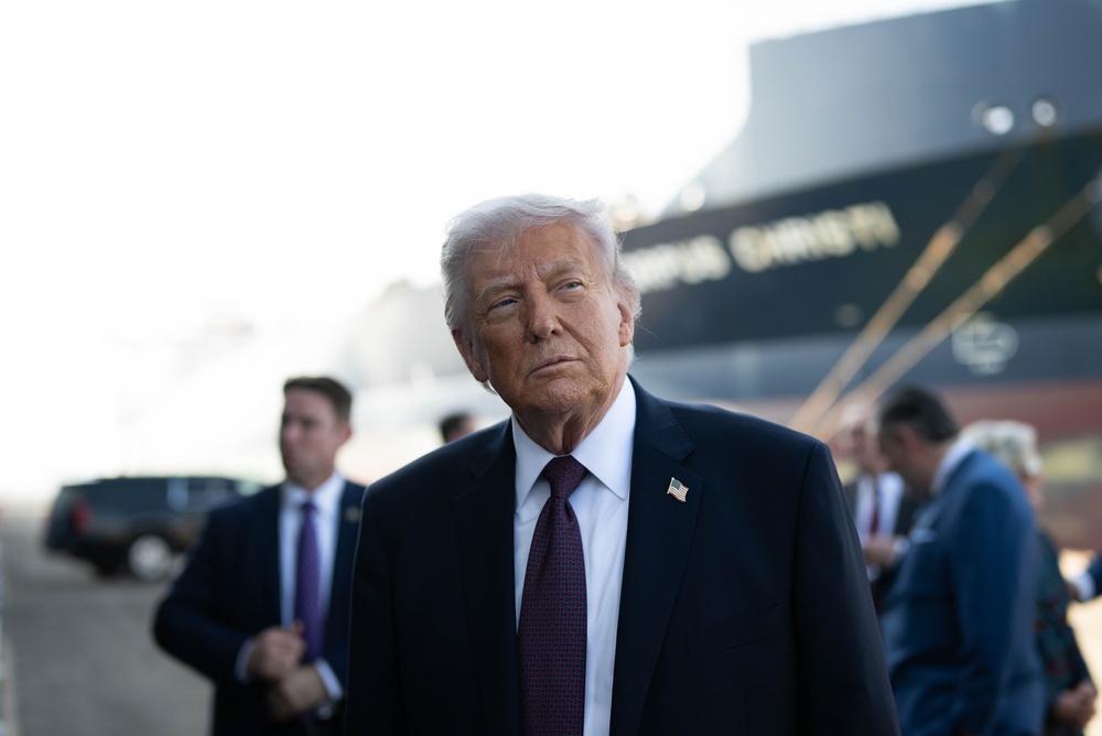 Meme di Trump su Giorgia Meloni