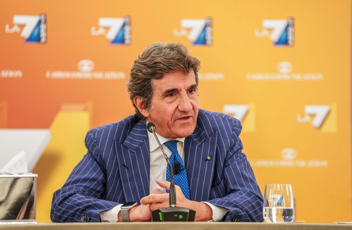 Urbano Cairo durante la presentazione dei palinsesti di La7
